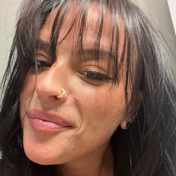 Meet your Posher, Daniella - Picture 2 of 4